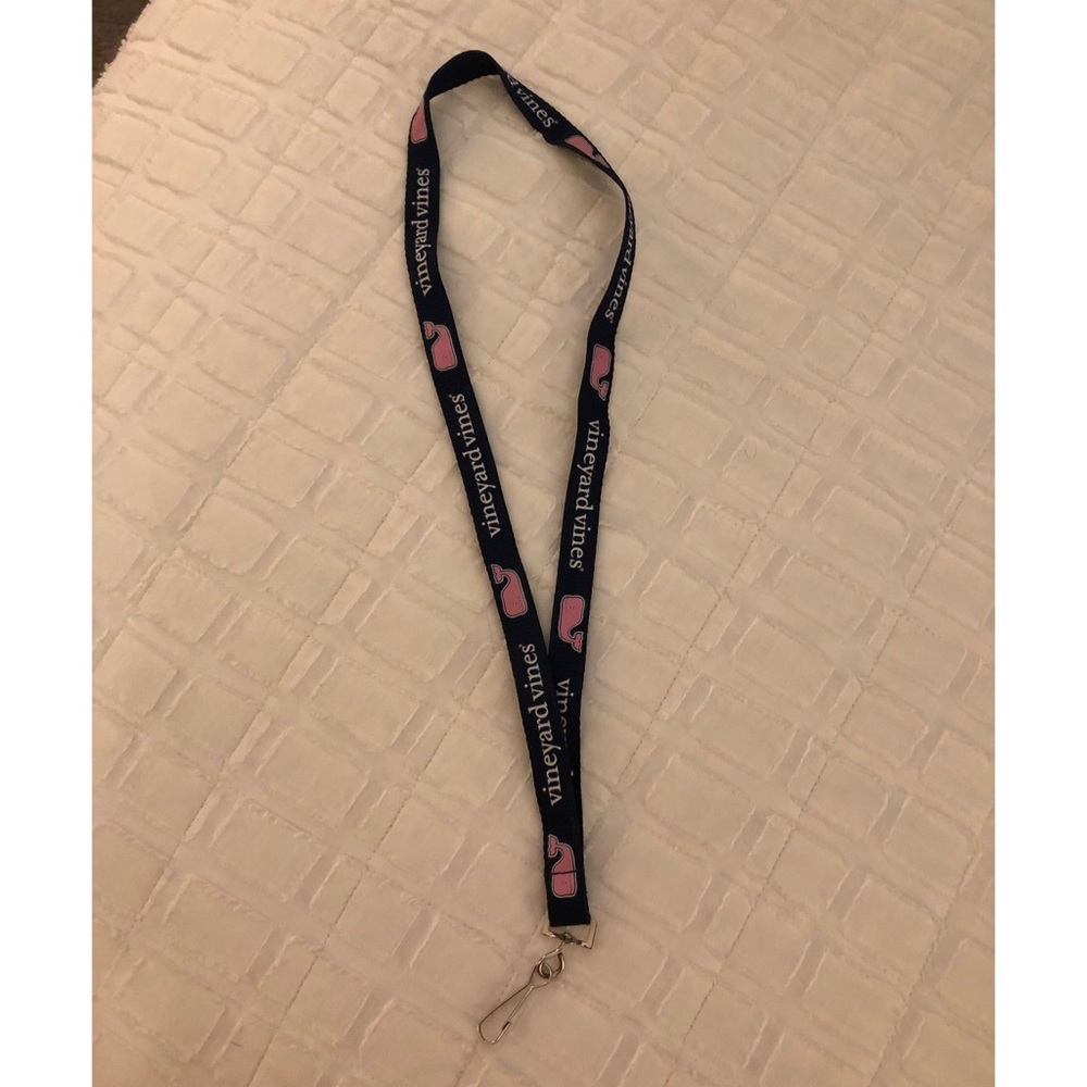 Vineyard vine lanyard
